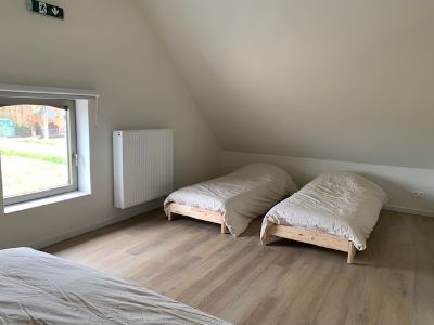 Slaapkamer met twee bedden